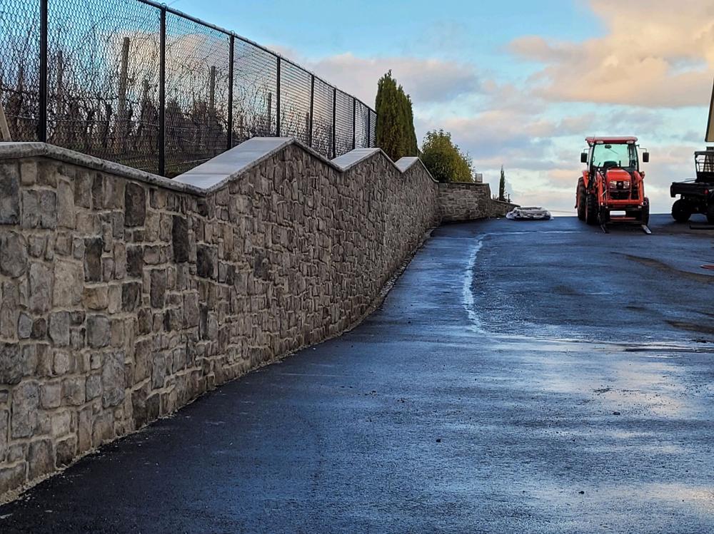 Stone retaining wall